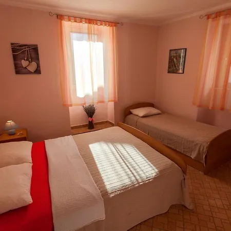 בית הארחה Floreus קרס