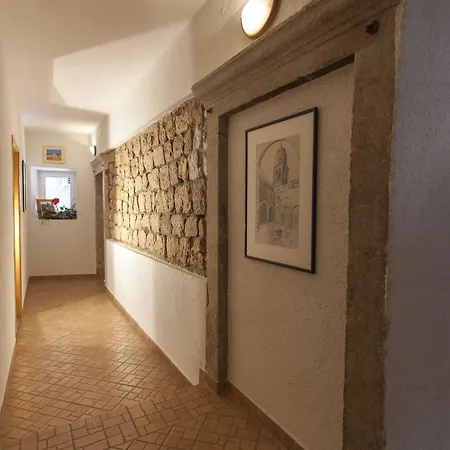 Floreus בית הארחה