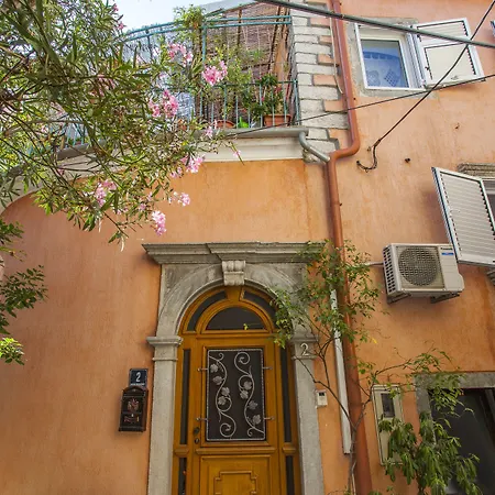 בית הארחה Floreus קרס