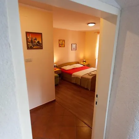 בית הארחה Floreus