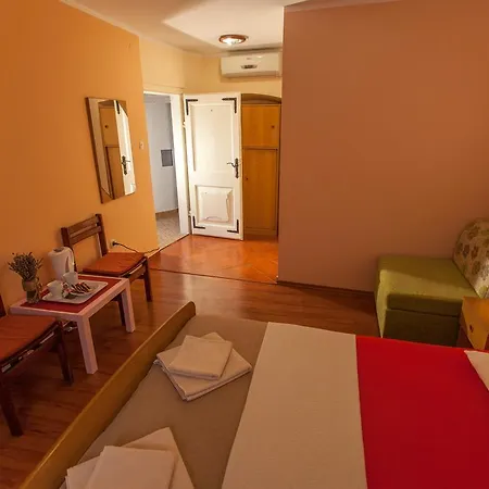 בית הארחה Floreus