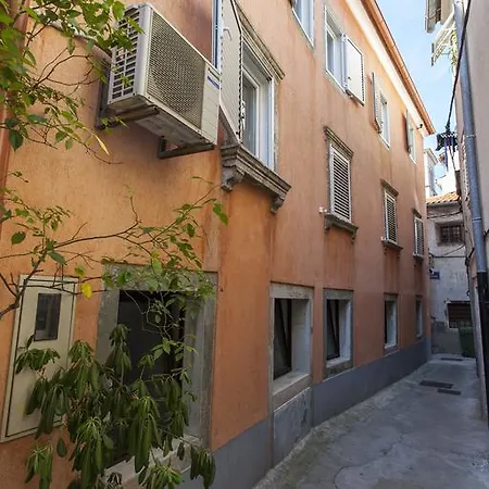 Floreus Cres