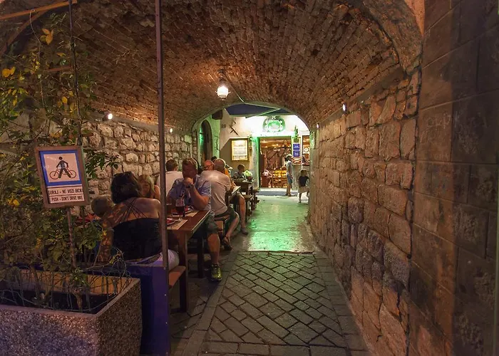 Floreus 招待所 3*