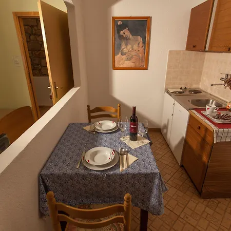 Πανσιόν Floreus Cres