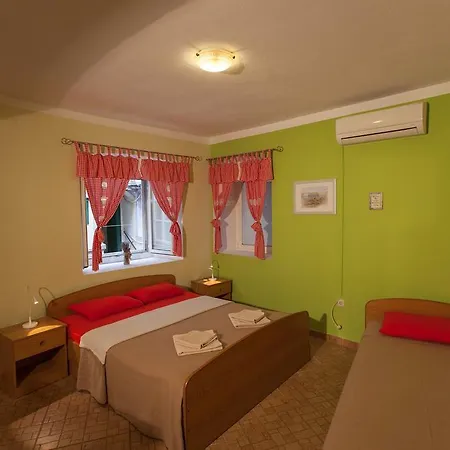 Pensionat Floreus Cres