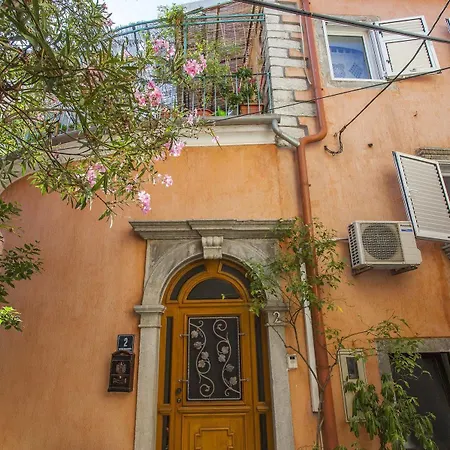 Floreus Guest house 3*