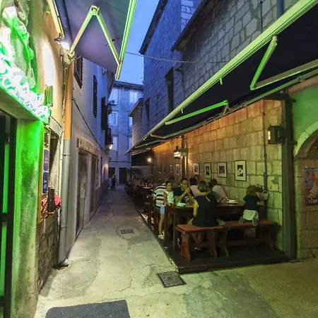 Floreus Guest house